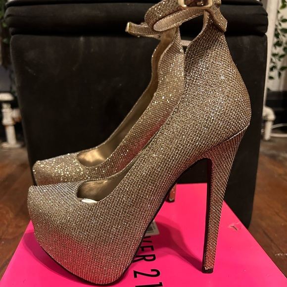 Gold glitter heel - Picture 2 of 2